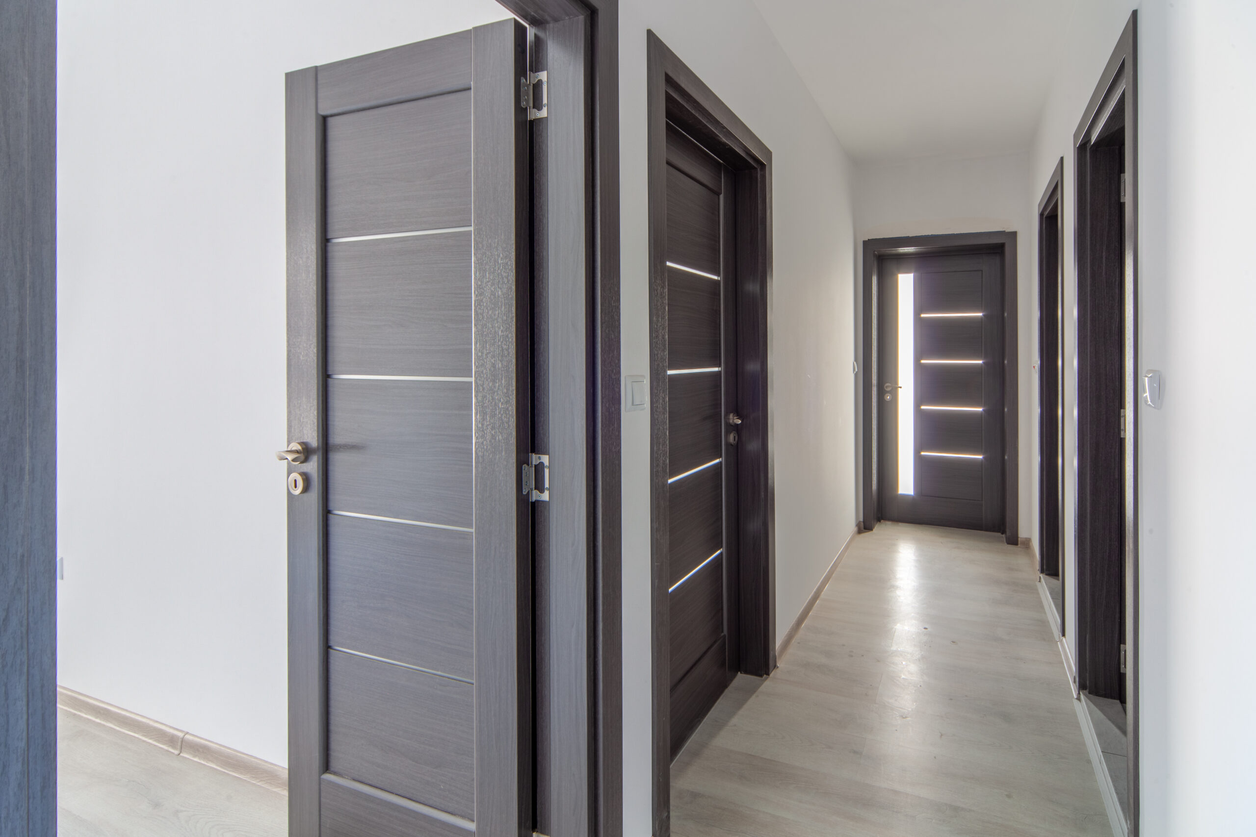 ドアや窓が閉まらない家｜PUBB工法による緊急対応ガイド